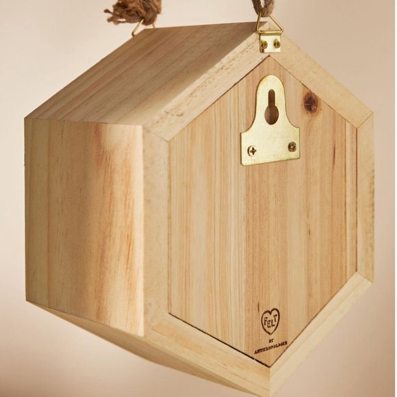 ANTHROPOLOGIE • Heartfelt Rainbow Pastel Outdoor Bee House - Picture 3 of 4